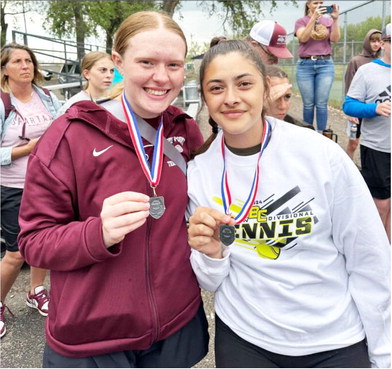 Two Tennis Teams Qualify For State